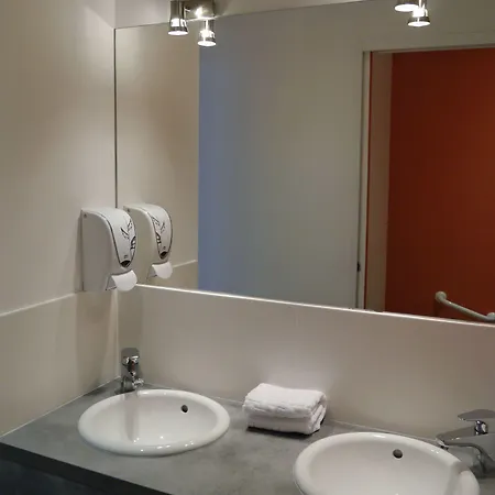 Des Ambassadeurs Hotel 2*