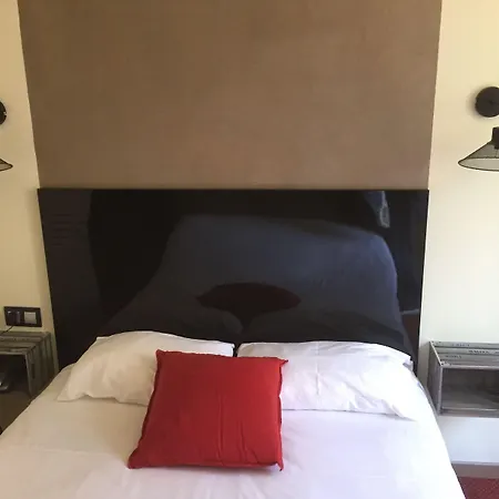 Des Ambassadeurs Hotel 2*