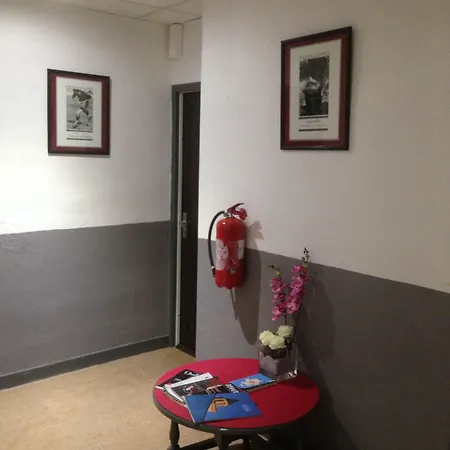 Des Ambassadeurs Hotel